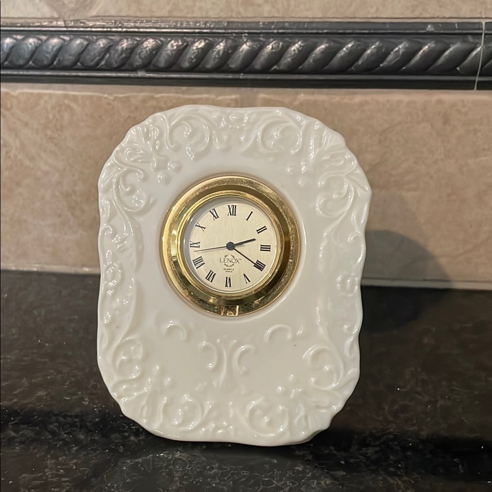 Lenox ivory porcelain small clock with Japan quartz movement